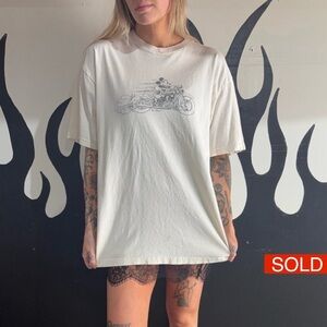 ❌SOLD❌Vintage White Graphic T-Shirt with Mickey Mouse Design